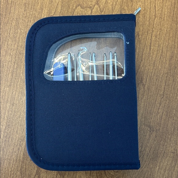 Multi-Color Crochet Hook Set with Case - Picture 5 of 6